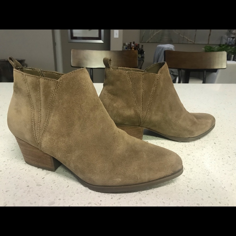 Beautiful Crown Vintage Ankle Boots